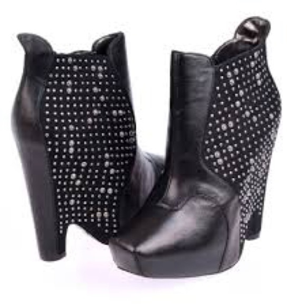 Sam Edelman Women’s Blk Leather Stud Wedge Boots